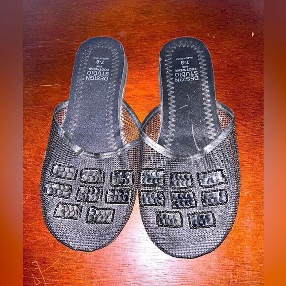 Shoes - Designed slippers size 7/8